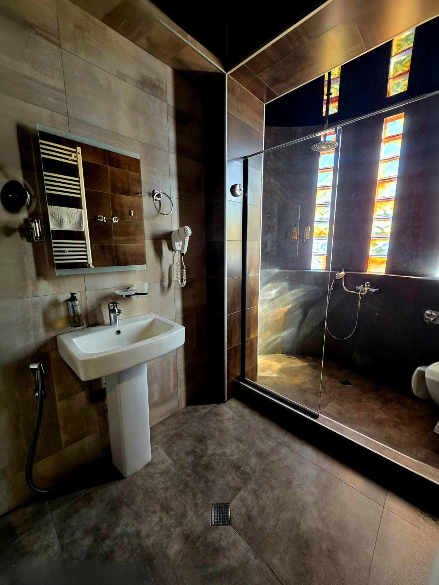 Hotel West